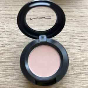 MAC Matte Eye Shadow in the color Yogurt
